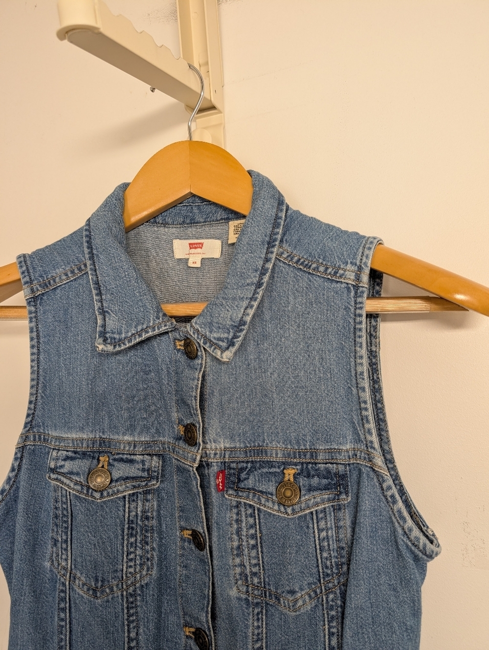 Levi’s Denim Button Front Dress | Sleeveless Jean Dress | Size XS | Casual Class - Picture 3 of 5